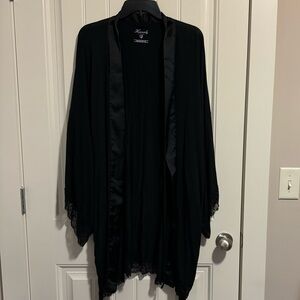 Victoria’s Secret robe/kimono (XL/XXL)